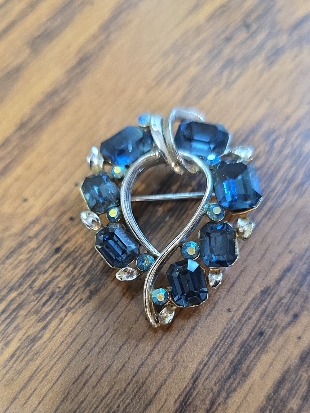 Vintage LISNER Silver Tone Blue Crystal  Brooch - Women Jewelry